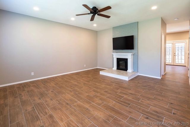 215 W 8th Street, Bartlesville, OK 74003