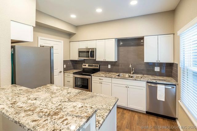 215 W 8th Street, Bartlesville, OK 74003