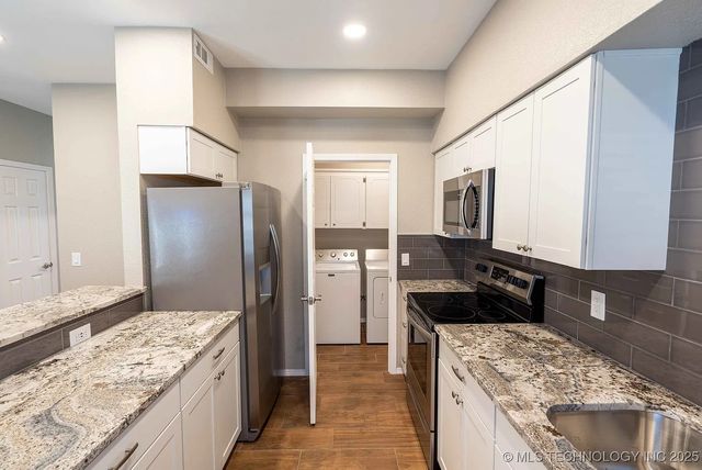 215 W 8th Street, Bartlesville, OK 74003