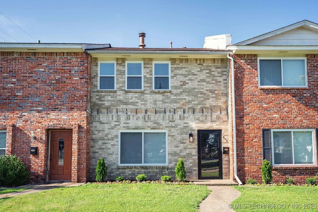 215 W 8th Street, Bartlesville, OK 74003