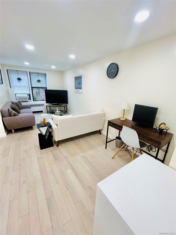 72-11 110 Street D, Forest Hills, NY 11375 — photo 2