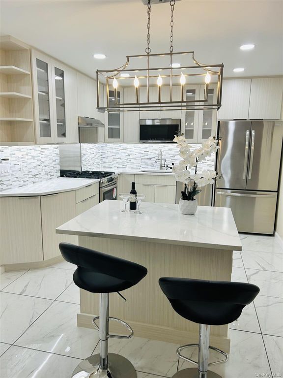 72-11 110 Street D, Forest Hills, NY 11375 — photo 3