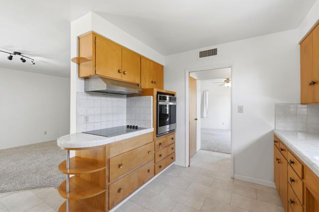 293 W Ponderosa Avenue, Reedley, CA 93654