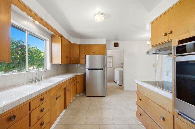293 W Ponderosa Avenue, Reedley, CA 93654
