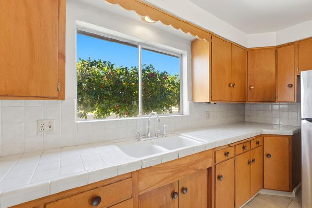 293 W Ponderosa Avenue, Reedley, CA 93654
