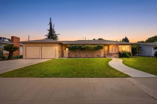 293 W Ponderosa Avenue, Reedley, CA 93654