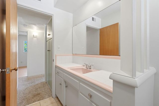 293 W Ponderosa Avenue, Reedley, CA 93654