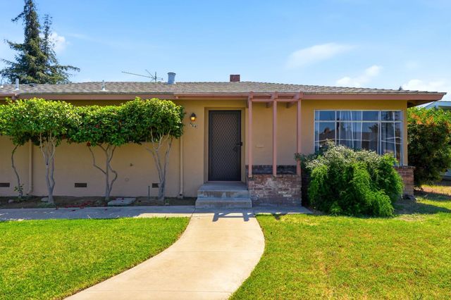 293 W Ponderosa Avenue, Reedley, CA 93654