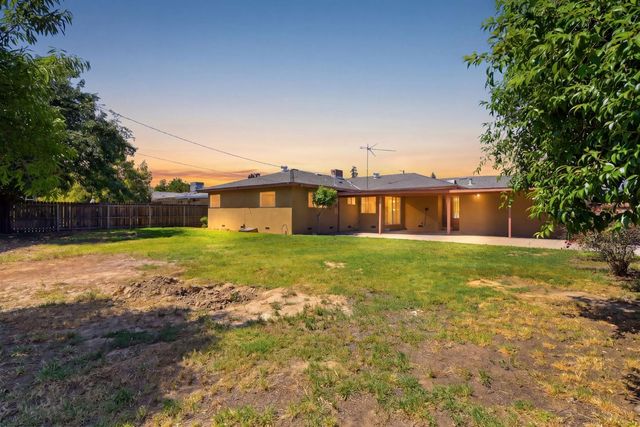 293 W Ponderosa Avenue, Reedley, CA 93654
