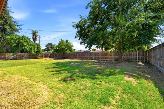 293 W Ponderosa Avenue, Reedley, CA 93654