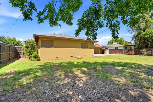 293 W Ponderosa Avenue, Reedley, CA 93654