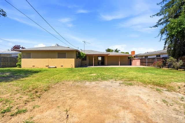 293 W Ponderosa Avenue, Reedley, CA 93654