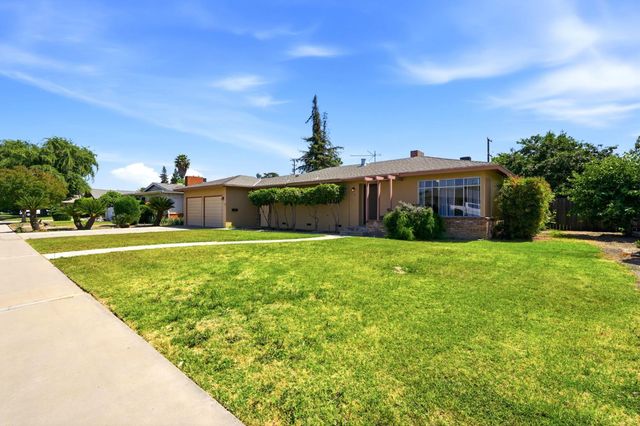 293 W Ponderosa Avenue, Reedley, CA 93654