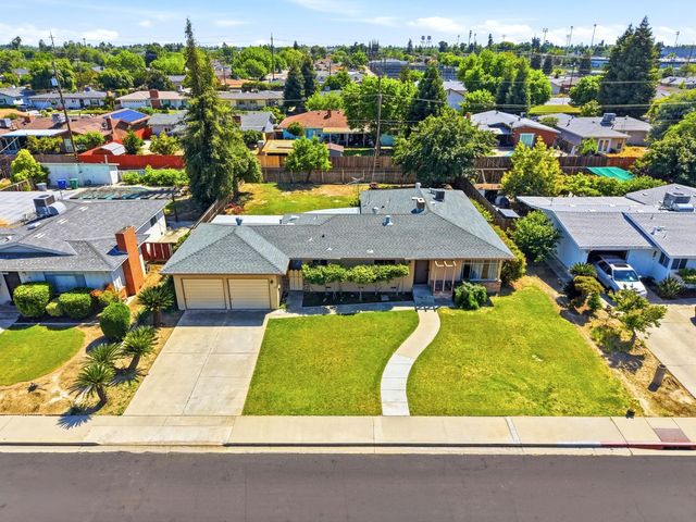 293 W Ponderosa Avenue, Reedley, CA 93654