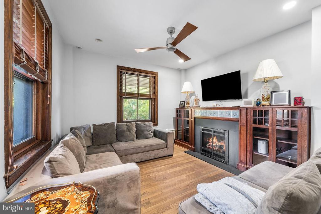 35 E GRAVERS LN, PHILADELPHIA, PA 19118 — photo 3