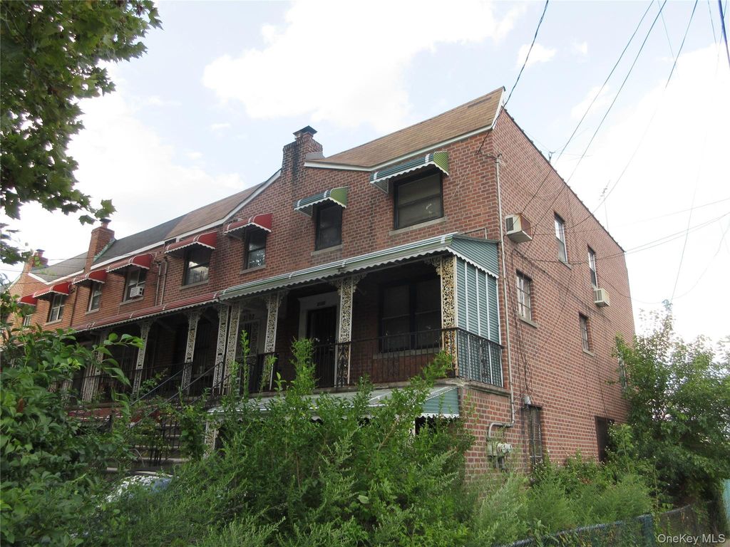3100 Eastchester Road, Bronx, NY 10469 — exterior