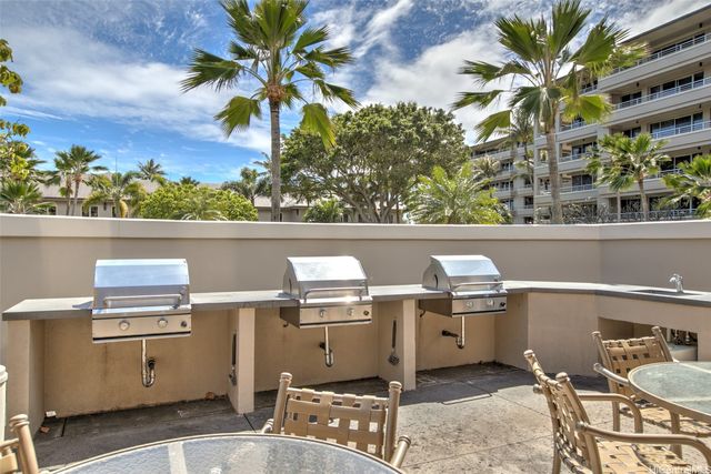 1 Keahole Place 1513, Honolulu, HI 96825