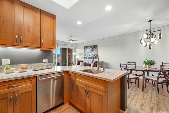 1 Keahole Place 1513, Honolulu, HI 96825