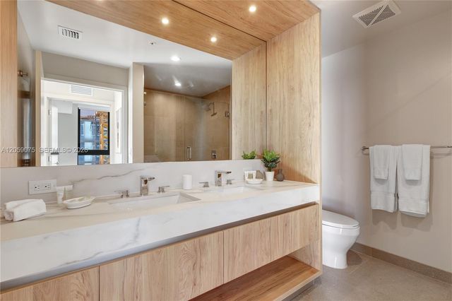 11 NE 6th St 2401, Miami, FL 33132