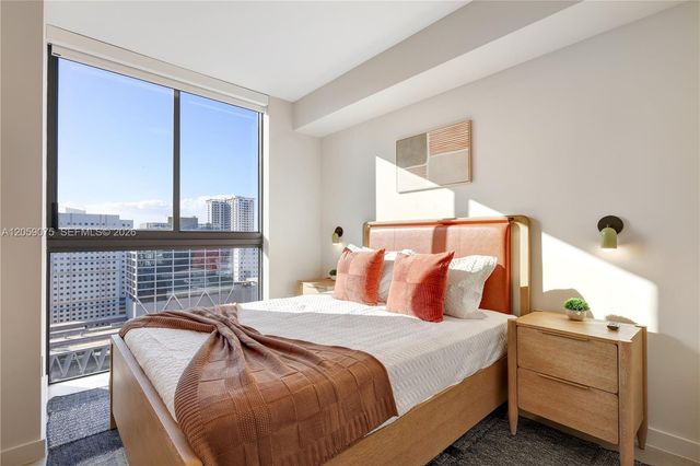 11 NE 6th St 2401, Miami, FL 33132