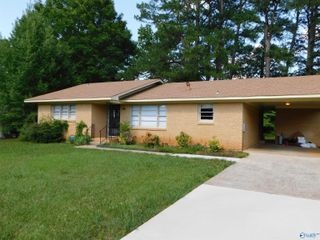 1114 Retlaw Street NW, Huntsville, AL 35816