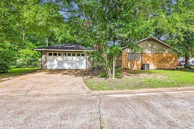 1770 Woodway Drive, Woodbranch, TX 77357