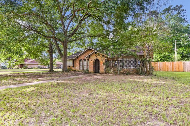 1770 Woodway Drive, Woodbranch, TX 77357