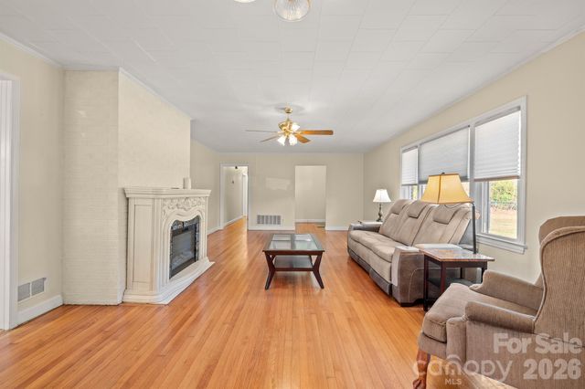 6264 US 221 Highway S, Marion, NC 28752