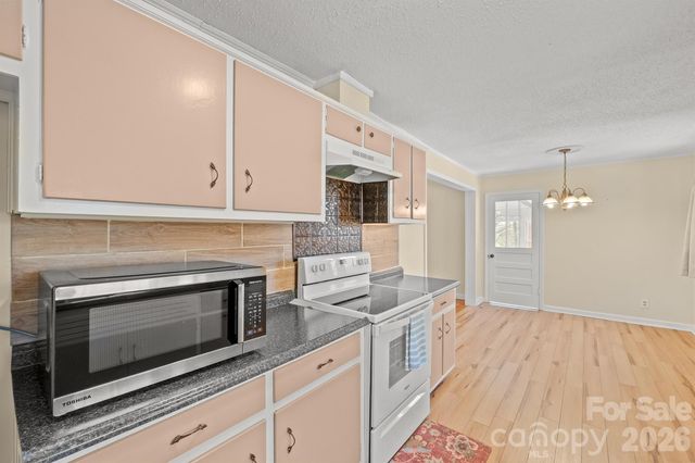 6264 US 221 Highway S, Marion, NC 28752