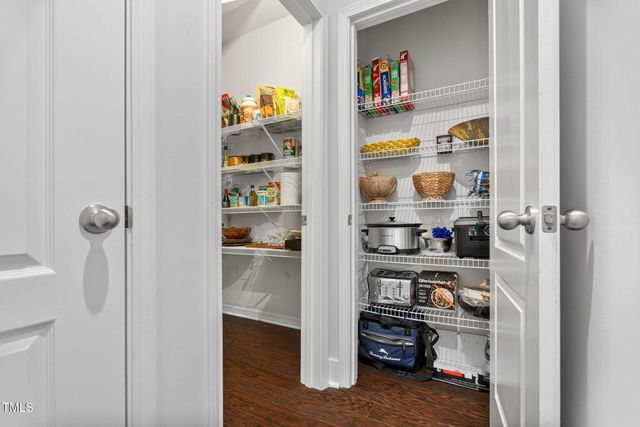 233 Sage Oak Lane, Holly Springs, NC 27540