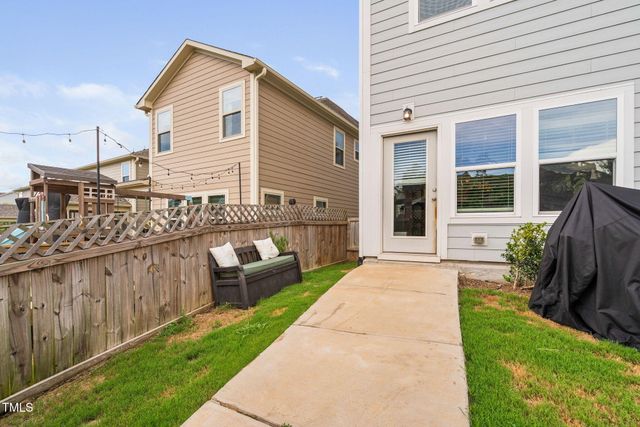 233 Sage Oak Lane, Holly Springs, NC 27540