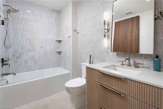 410 Flagship DR 903, Naples, FL 34108