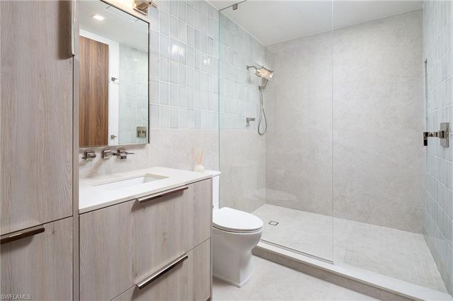 410 Flagship DR 903, Naples, FL 34108
