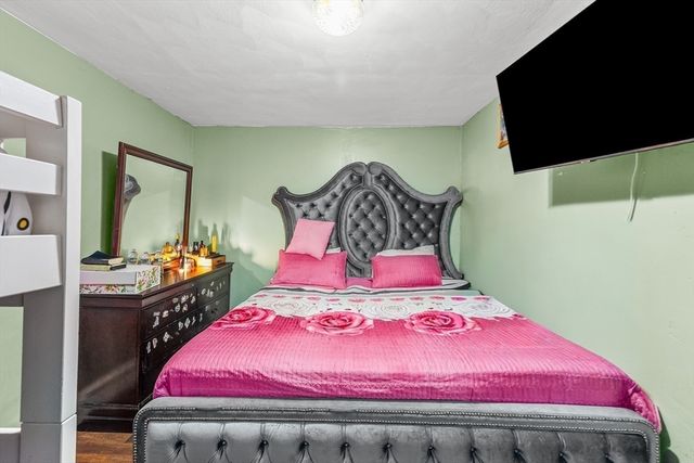 97 Huntington St, Brockton, MA 02301