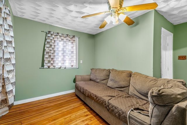 97 Huntington St, Brockton, MA 02301