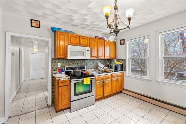 97 Huntington St, Brockton, MA 02301