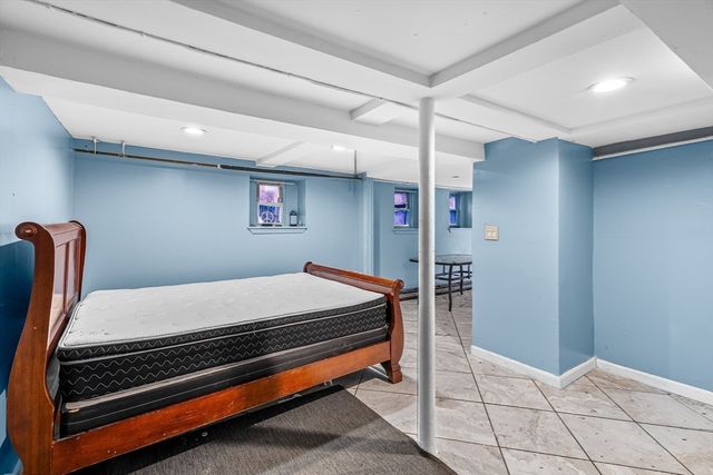 97 Huntington St, Brockton, MA 02301