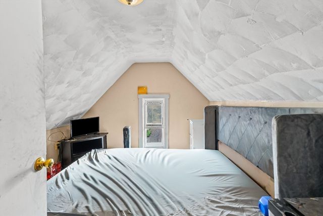 97 Huntington St, Brockton, MA 02301