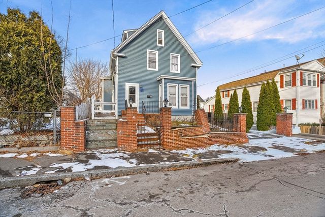 97 Huntington St, Brockton, MA 02301