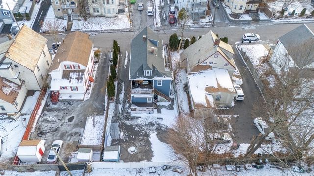 97 Huntington St, Brockton, MA 02301