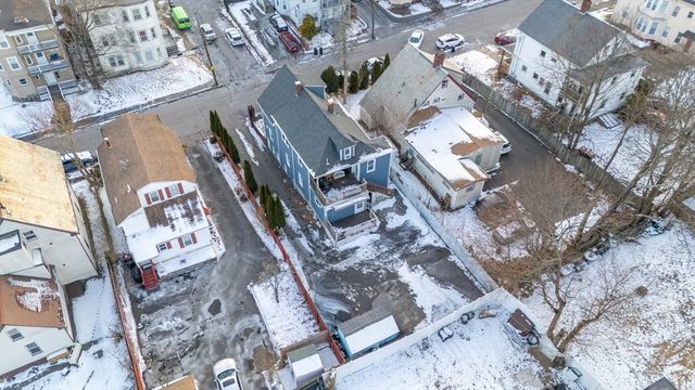 97 Huntington St, Brockton, MA 02301