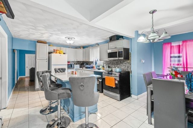 97 Huntington St, Brockton, MA 02301