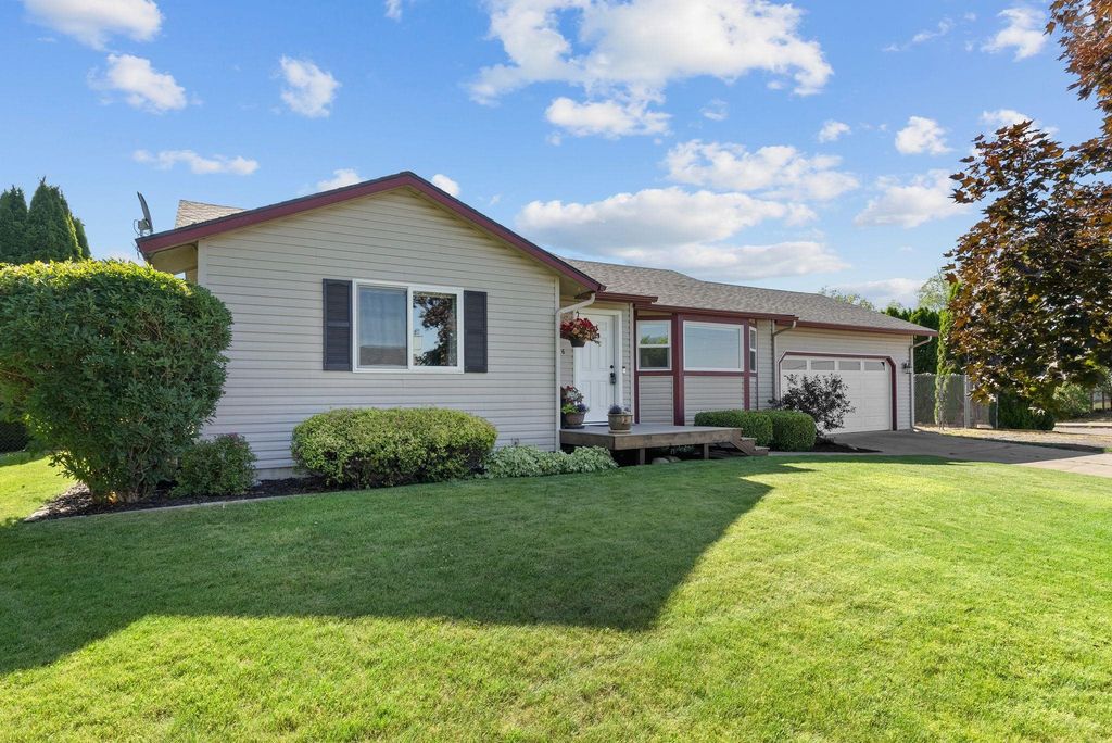 5606 N CANAL Rd, Newman Lake, WA 99025