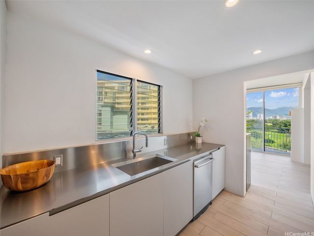 2969 Kalakaua Avenue 505, Honolulu, HI 96815