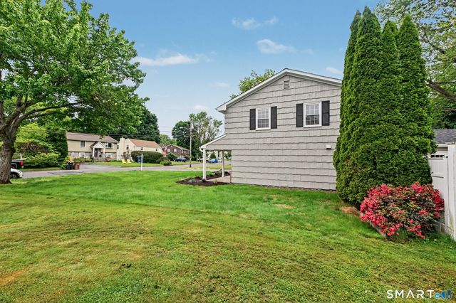 44 Barmore Drive West, Stamford, CT 06905