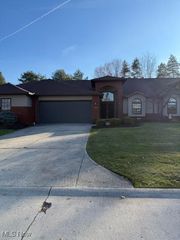 5224 Parkhurst Drive, Sheffield, OH 44054