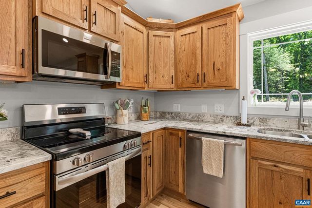 230 FOX HOLLOW RD, Ruckersville, VA 22968