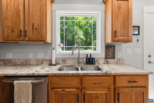 230 FOX HOLLOW RD, Ruckersville, VA 22968