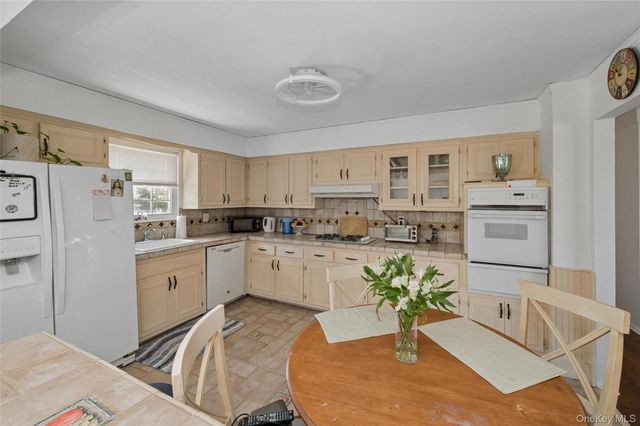 54 Acapulco Street, Atlantic Beach, NY 11509