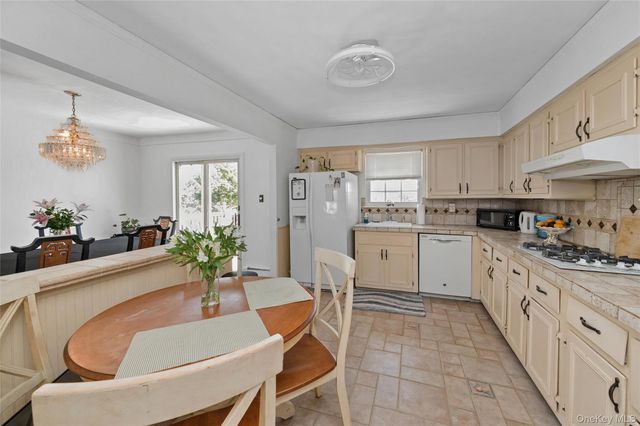 54 Acapulco Street, Atlantic Beach, NY 11509